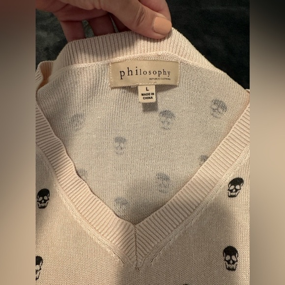 Philosophy Republic clothing, pink V-Neck sweater with gray skulls, size Large - Picture 2 of 5